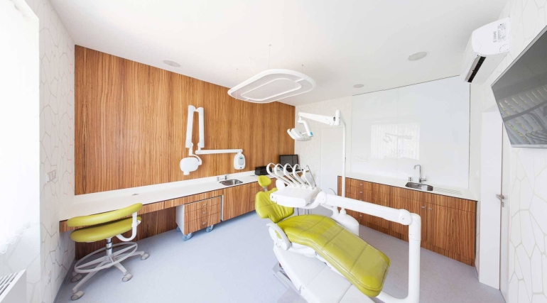 Přijmeme zubního lékaře/lékařku Přijmeme zubního lékaře/lékařku