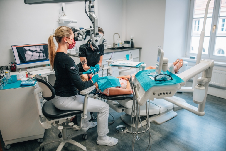 ZUBNÍ CHIRURGIE ZUBNÍ CHIRURGIE